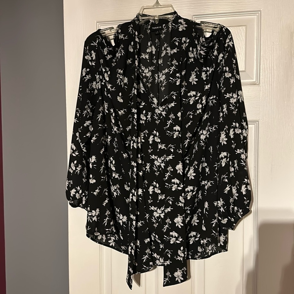 Torrid women’s floral blouse size 1